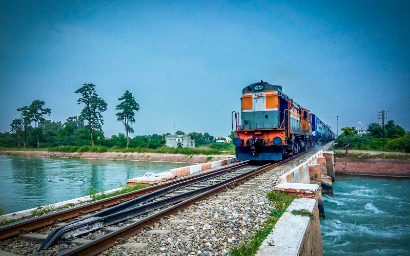 ventajas-transportacion-ferroviaria-mercancia-tren